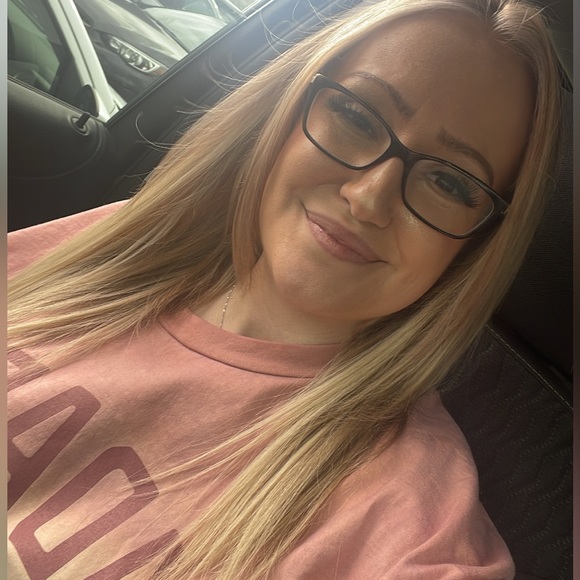 Meet your girl, Erin 💕 Posh Ambassador ✨ - Picture 4 of 4